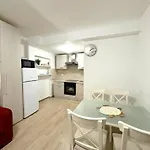 Hostdomus - Lizzie's House Apartment *